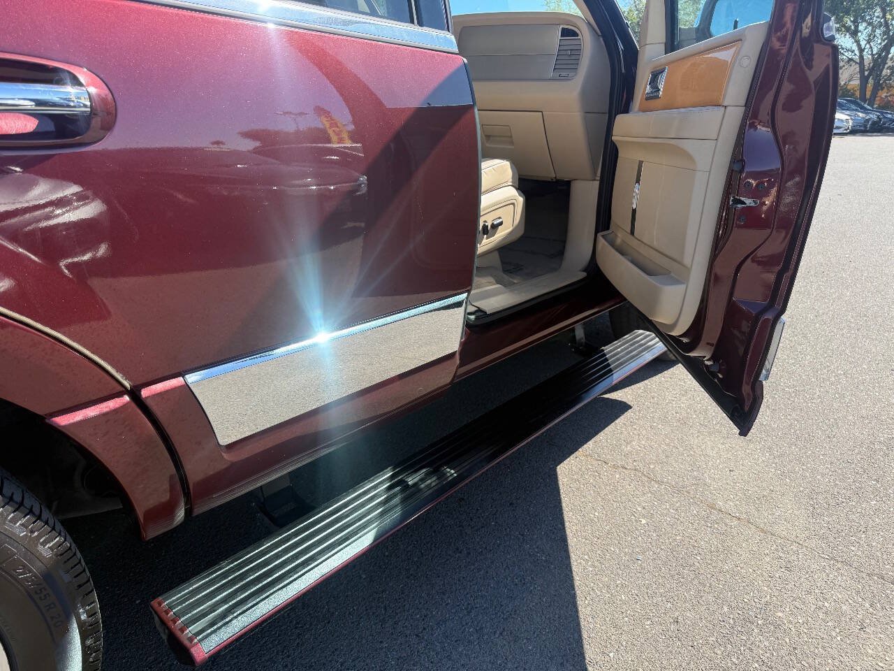Used 2010 Lincoln Navigator 4WD image 11