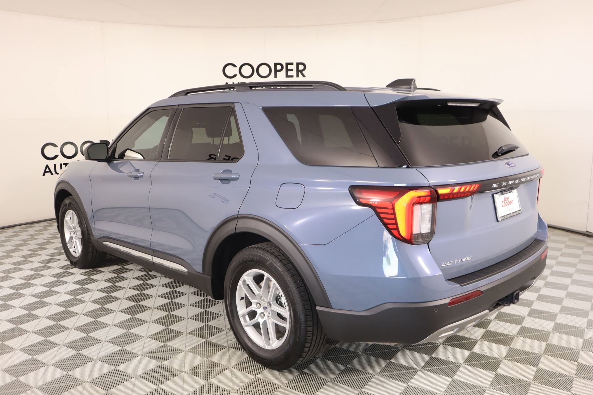 Used 2025 Ford Explorer Active w/ Active Comfort Package RWD image 24