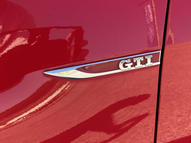 Used 2017 Volkswagen Golf 4-Door FWD image 9