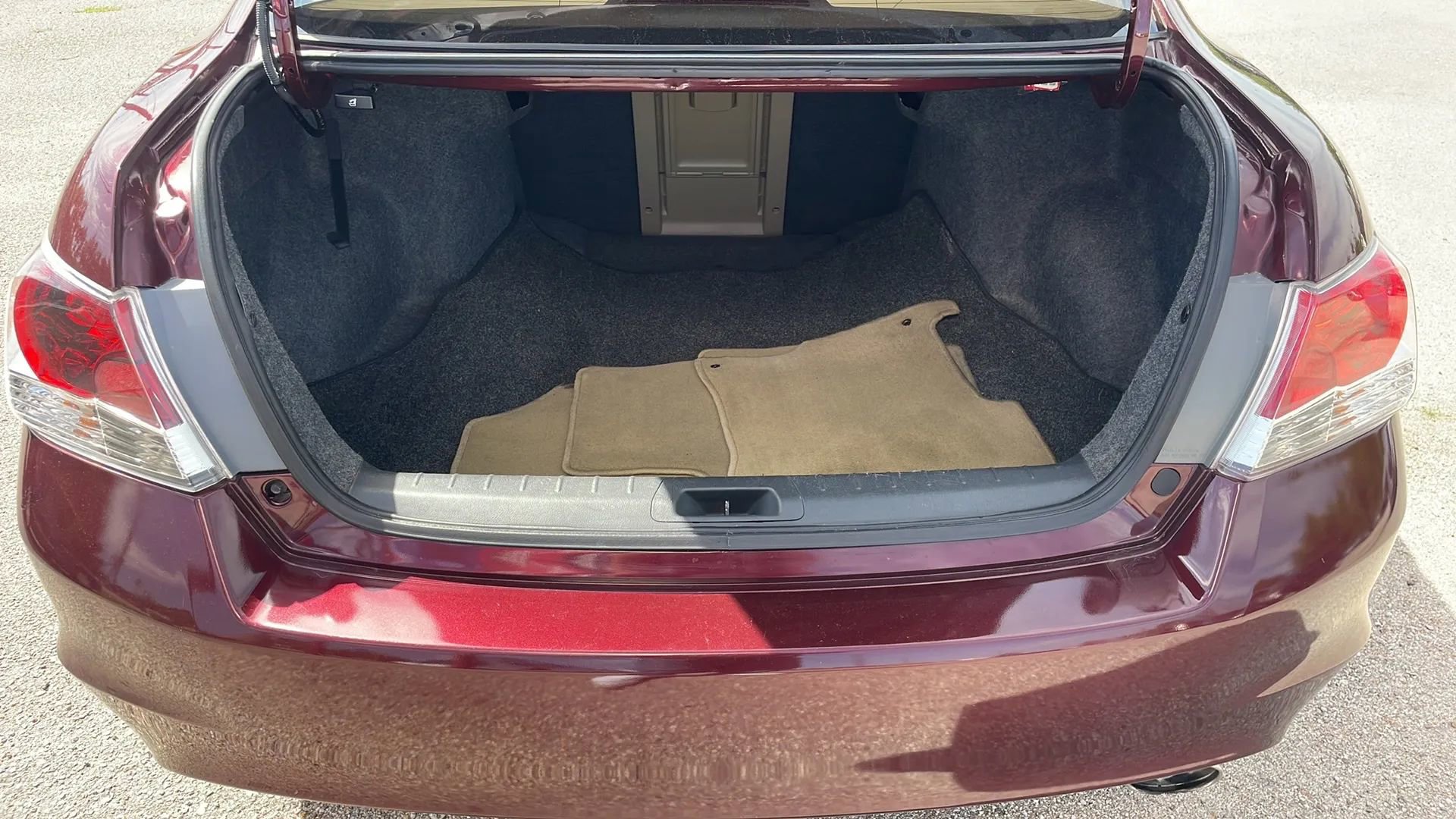 Used 2012 Honda Accord LX image 18