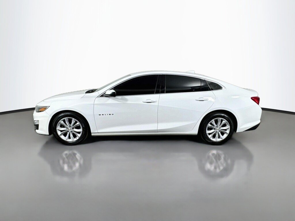 Used 2023 Chevrolet Malibu LT FWD image 2