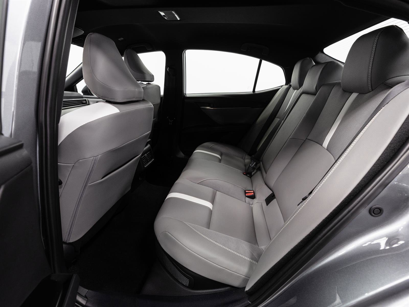 Certified 2025 Toyota Camry SE w/ Convenience Package image 5