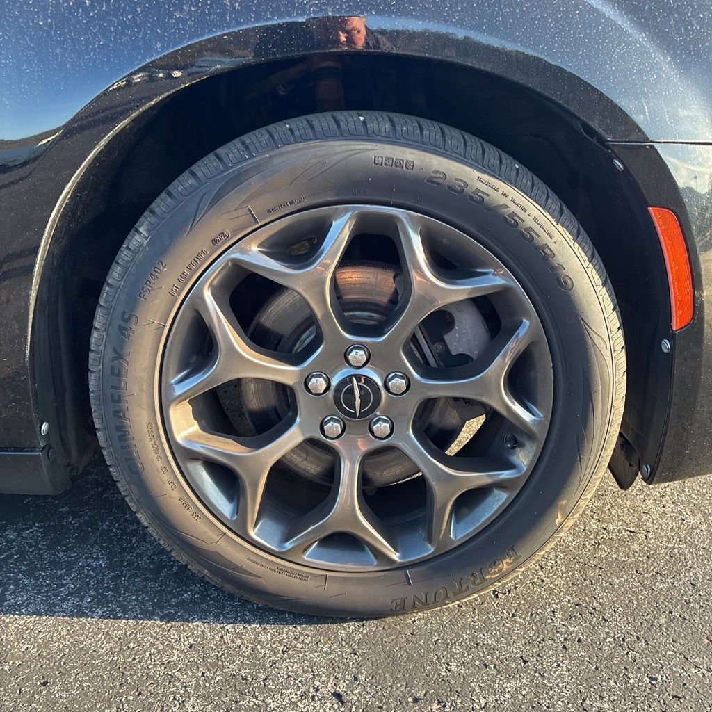 Used 2017 Chrysler 300 S w/ 300S Premium Group AWD/4WD image 20