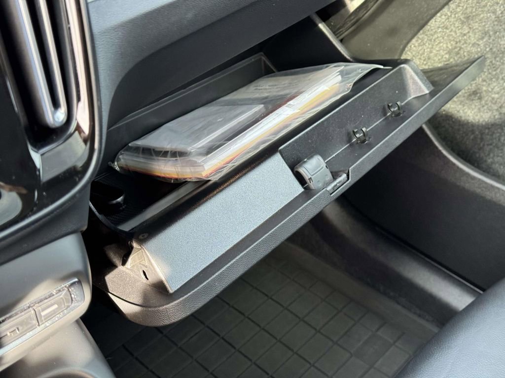 Certified 2023 Volvo XC40 B5 Plus w/ Climate Package image 30