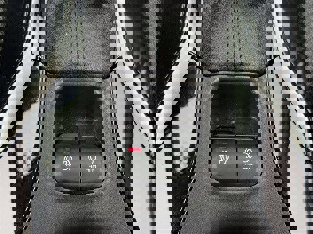 Used 2023 Toyota Corolla Cross XLE image 21