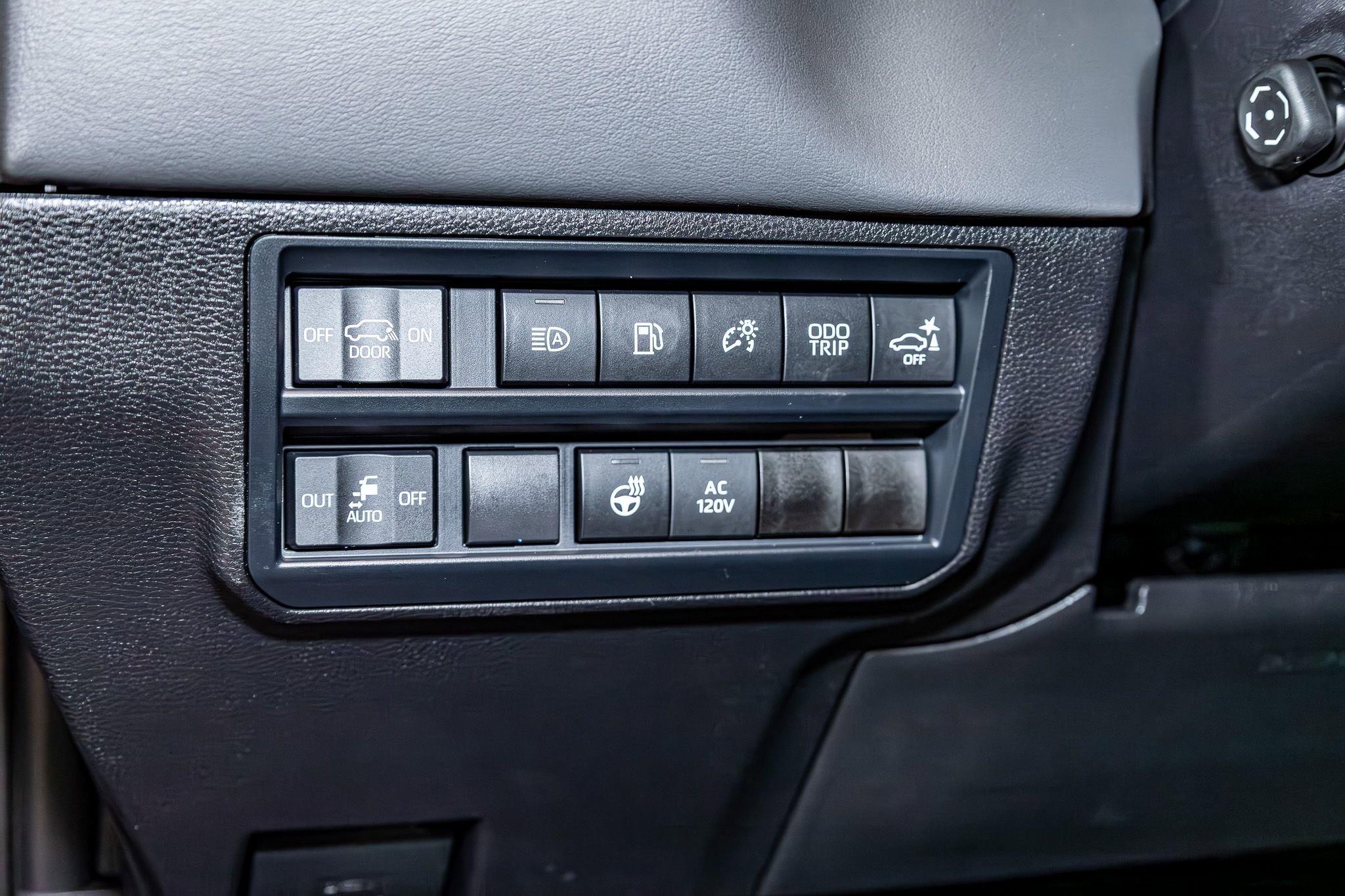 Used 2026 Toyota Sequoia Capstone image 17