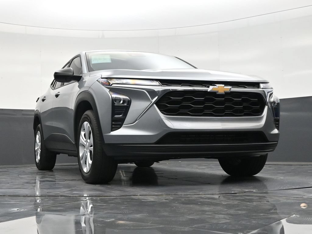 Used 2025 Chevrolet Trax LS FWD image 26