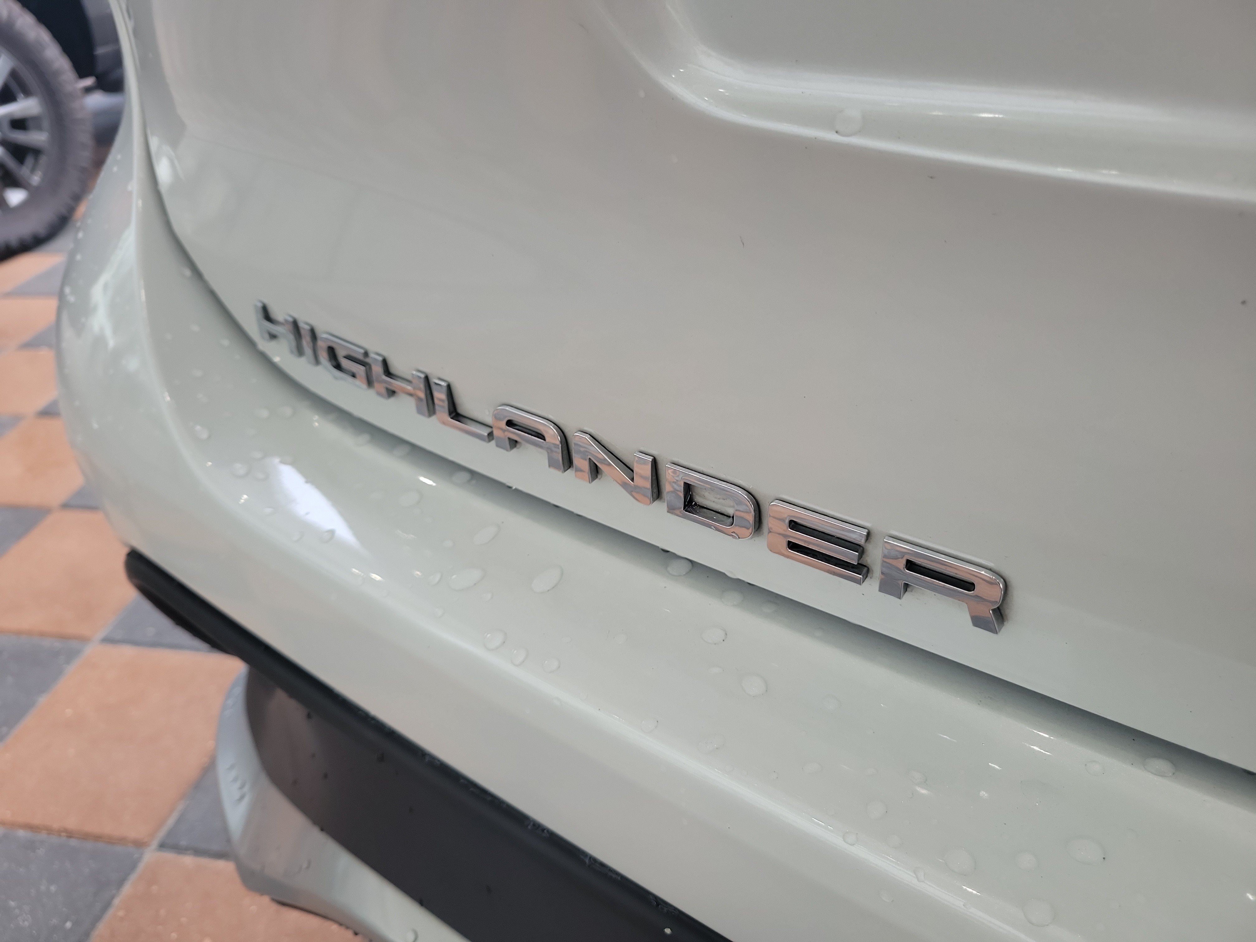 Used 2024 Toyota Highlander XSE FWD image 8