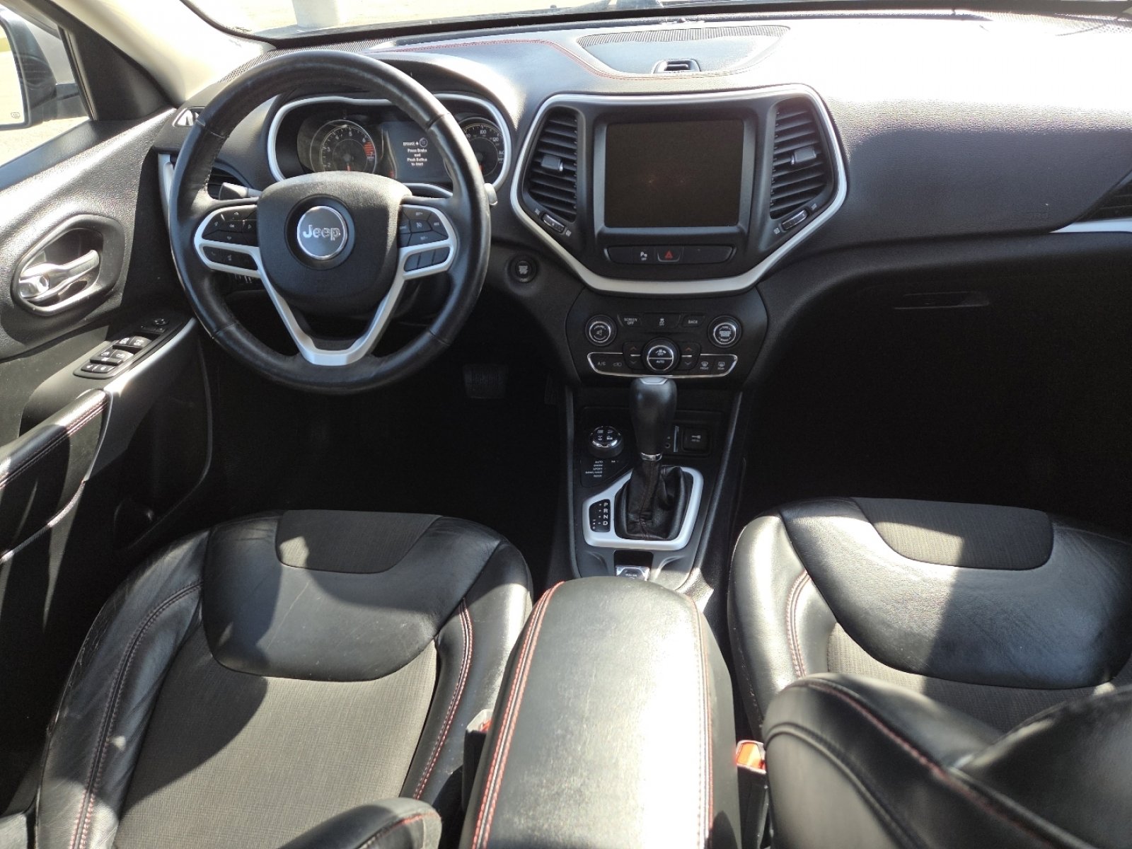 Used 2018 Jeep Cherokee Trailhawk w/ Cold Weather Group image 22