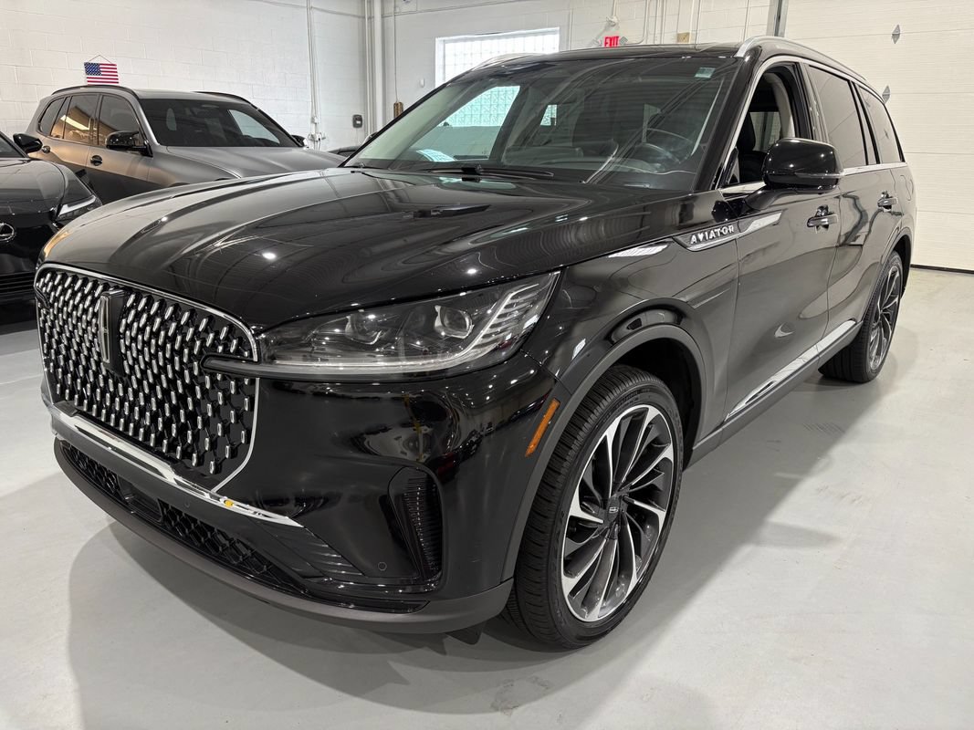Used 2025 Lincoln Aviator Reserve w/ Illumination Package AWD/4WD image 3