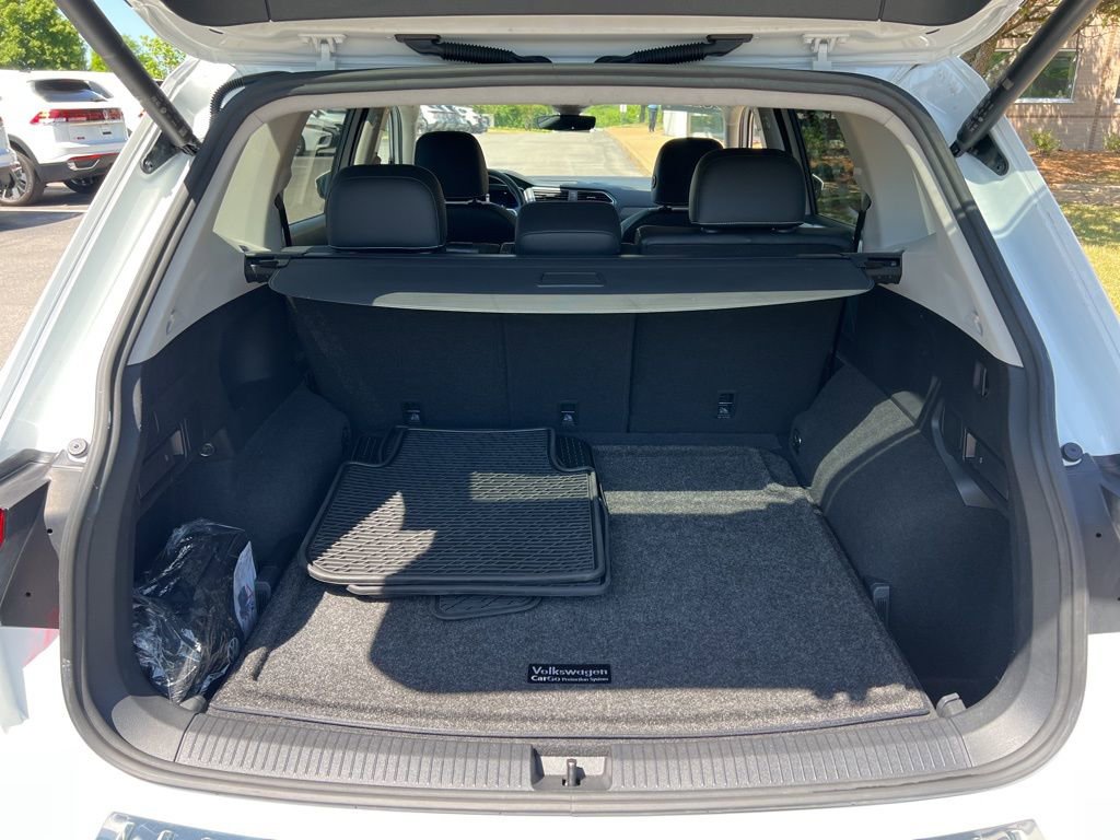 Used 2022 Volkswagen Tiguan SE AWD/4WD image 13