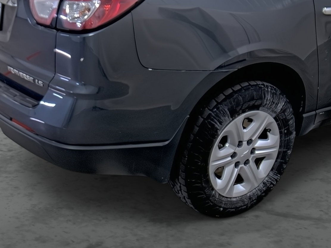 Used 2014 Chevrolet Traverse LS FWD image 12