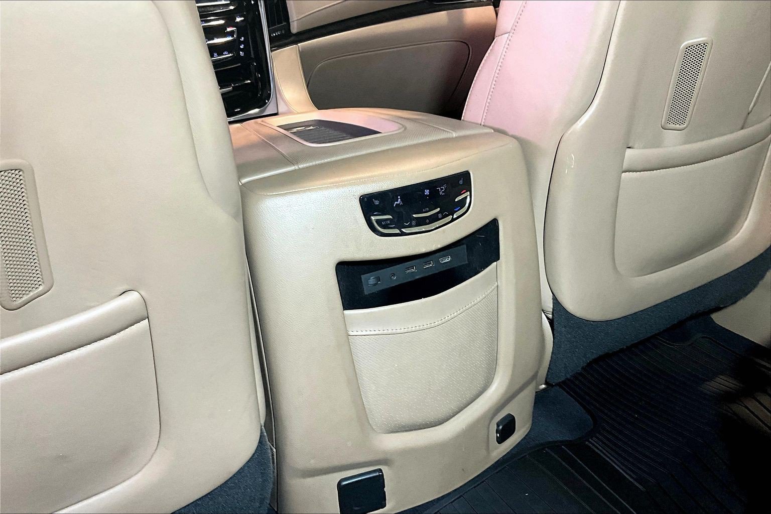 Used 2018 Cadillac Escalade ESV Platinum AWD/4WD image 11