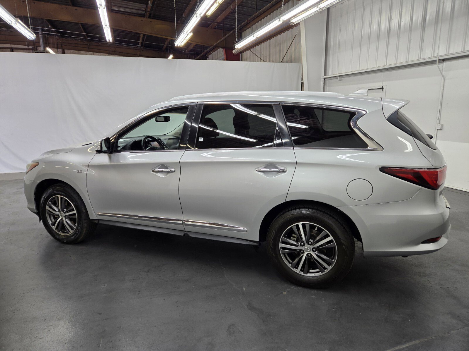 Used 2016 INFINITI QX60 Luxe w/ Premium Package AWD/4WD image 3