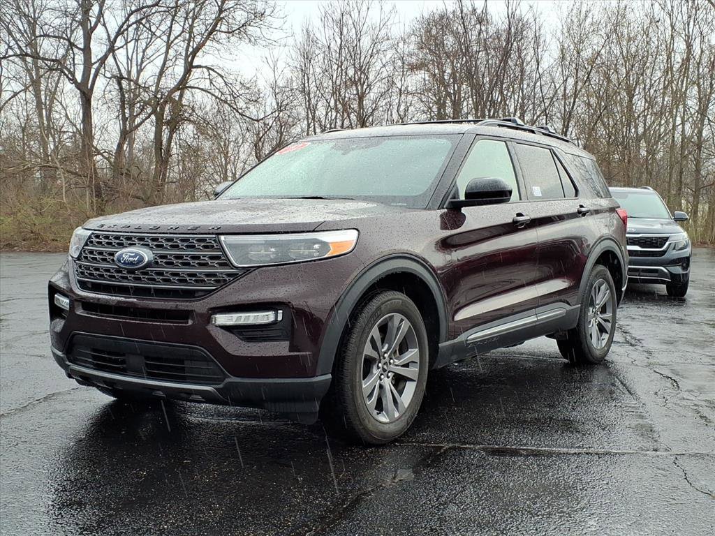 Certified 2022 Ford Explorer XLT w/ Equipment Group 202A image 11