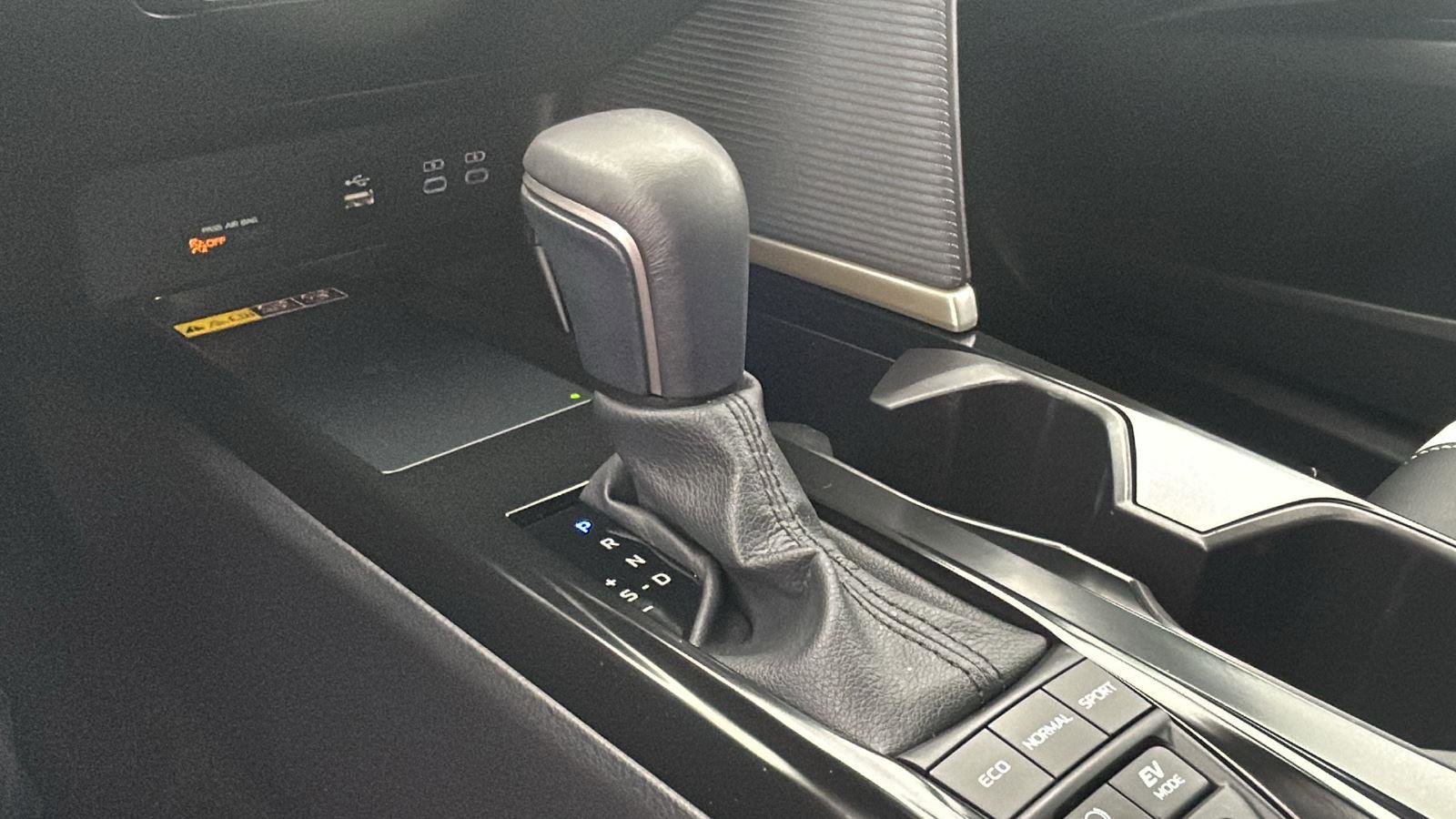 Used 2025 Toyota Camry SE w/ Convenience Package image 26