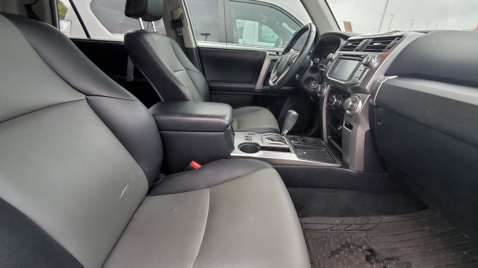 Used 2017 Toyota 4Runner SR5 Premium image 5