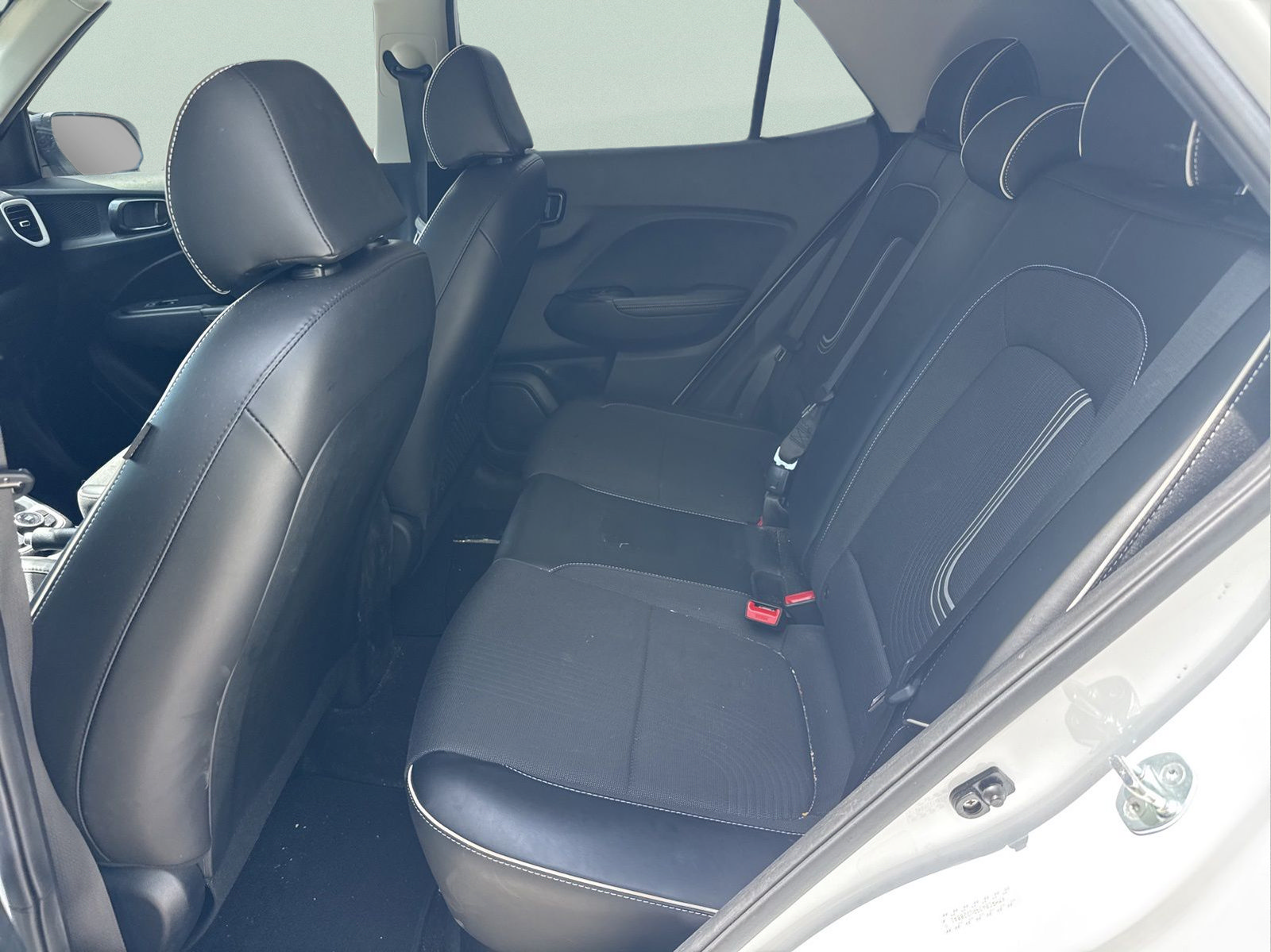 Used 2023 Hyundai Venue Limited FWD image 21