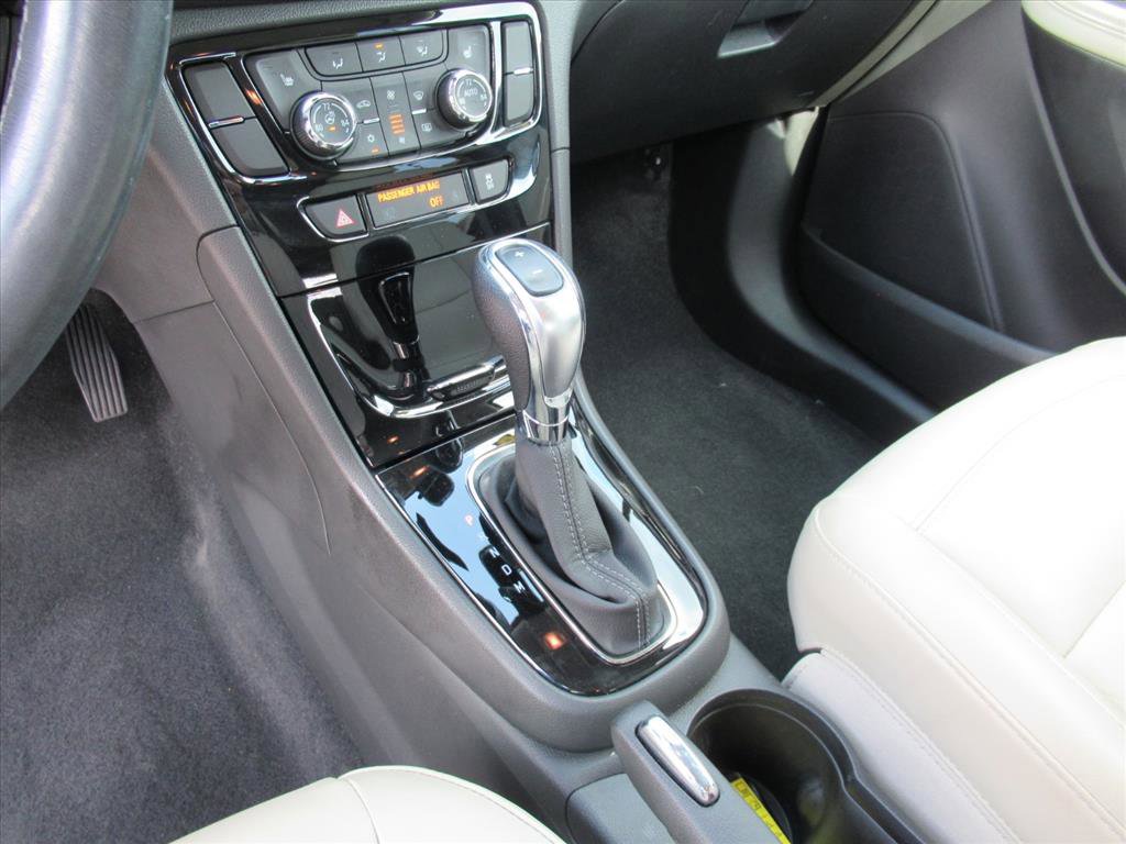 Used 2019 Buick Encore Essence image 19