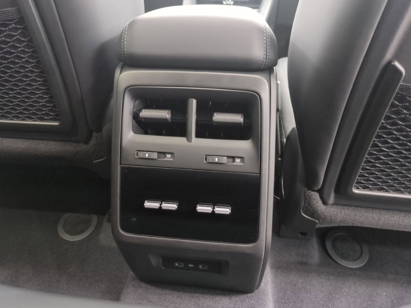 New 2026 Porsche Macan 4 Electric image 23