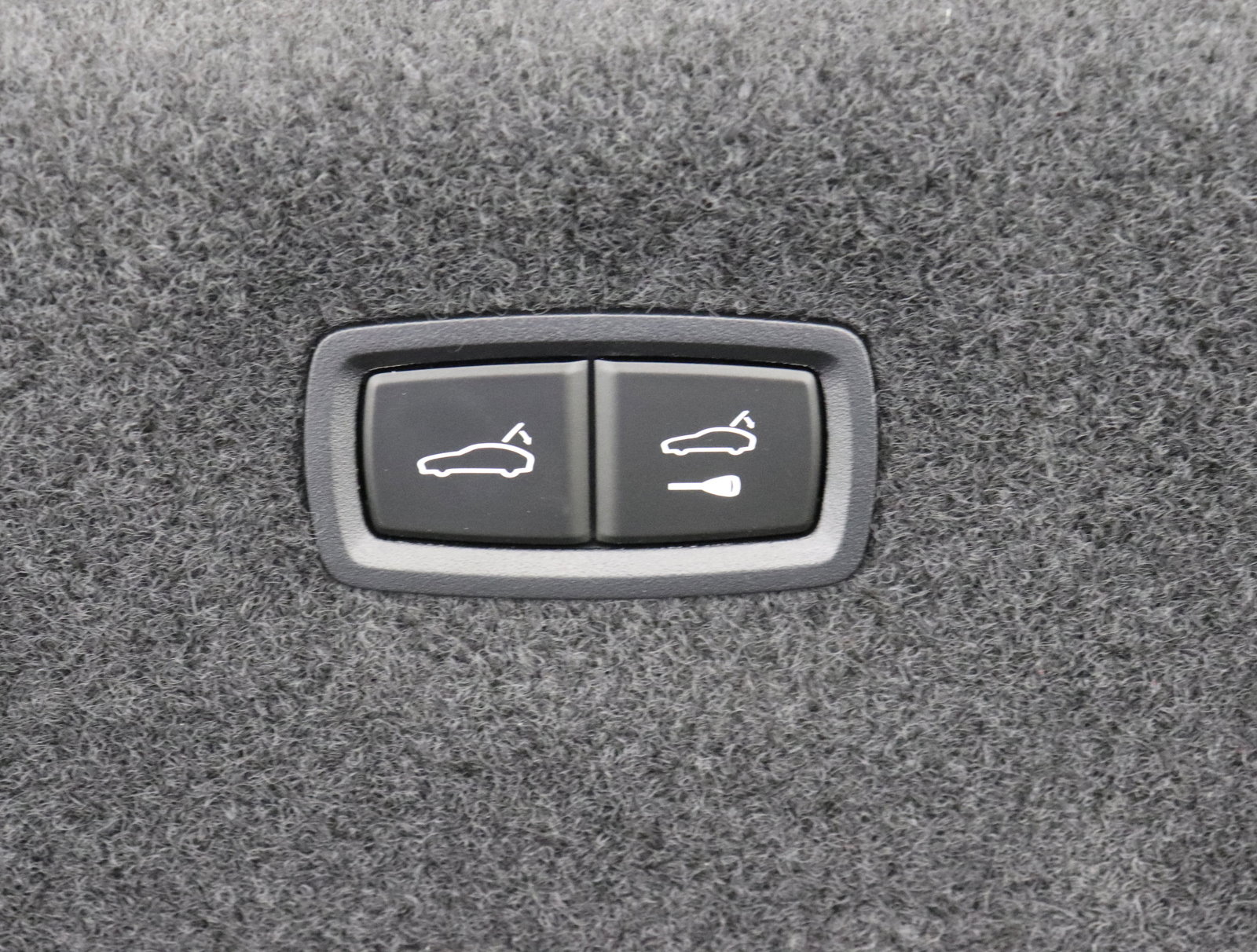 Used 2025 Porsche Taycan 4S image 19