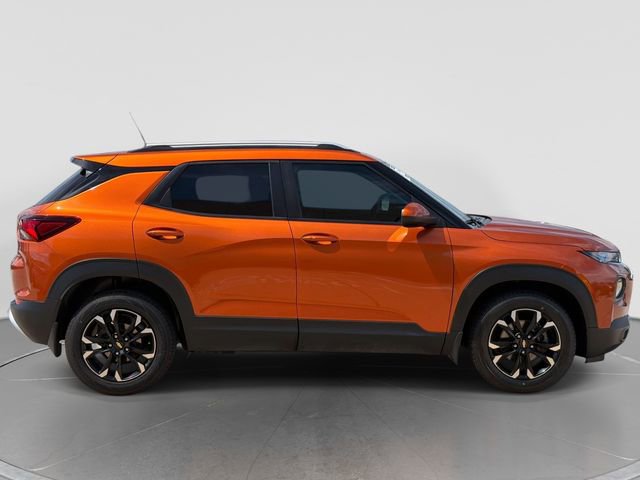 Used 2022 Chevrolet TrailBlazer LT image 2