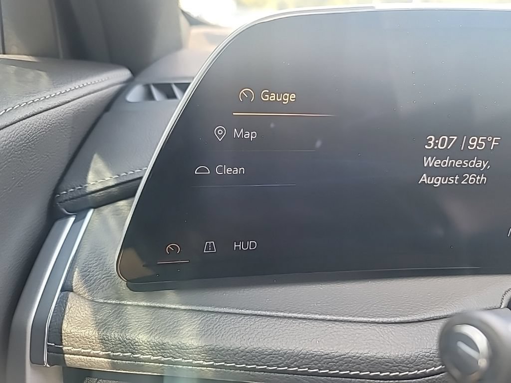 Used 2024 Cadillac XT4 Premium Luxury w/ Technology Package FWD image 29