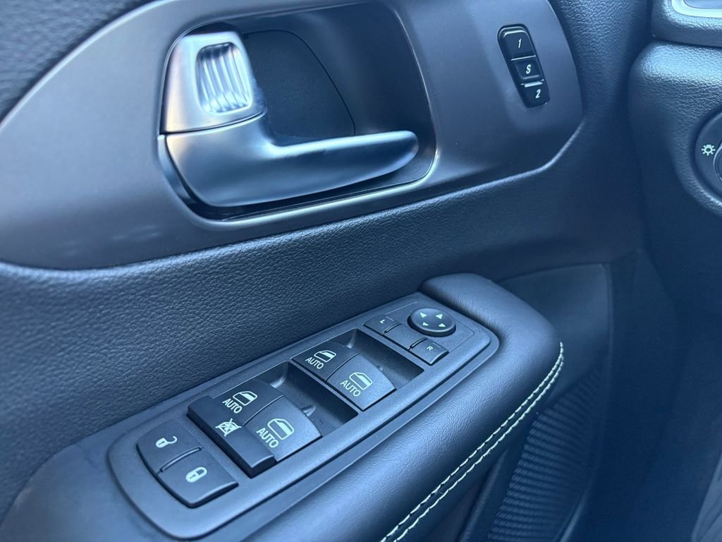 New 2026 Chrysler Pacifica Select image 7