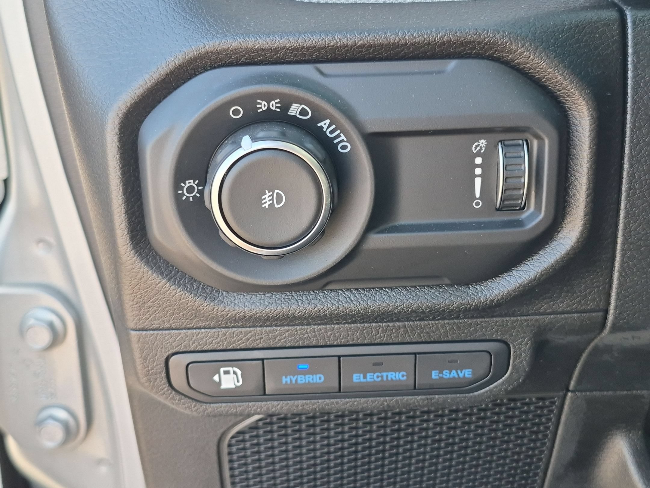 Used 2024 Jeep Wrangler Unlimited AWD/4WD image 15