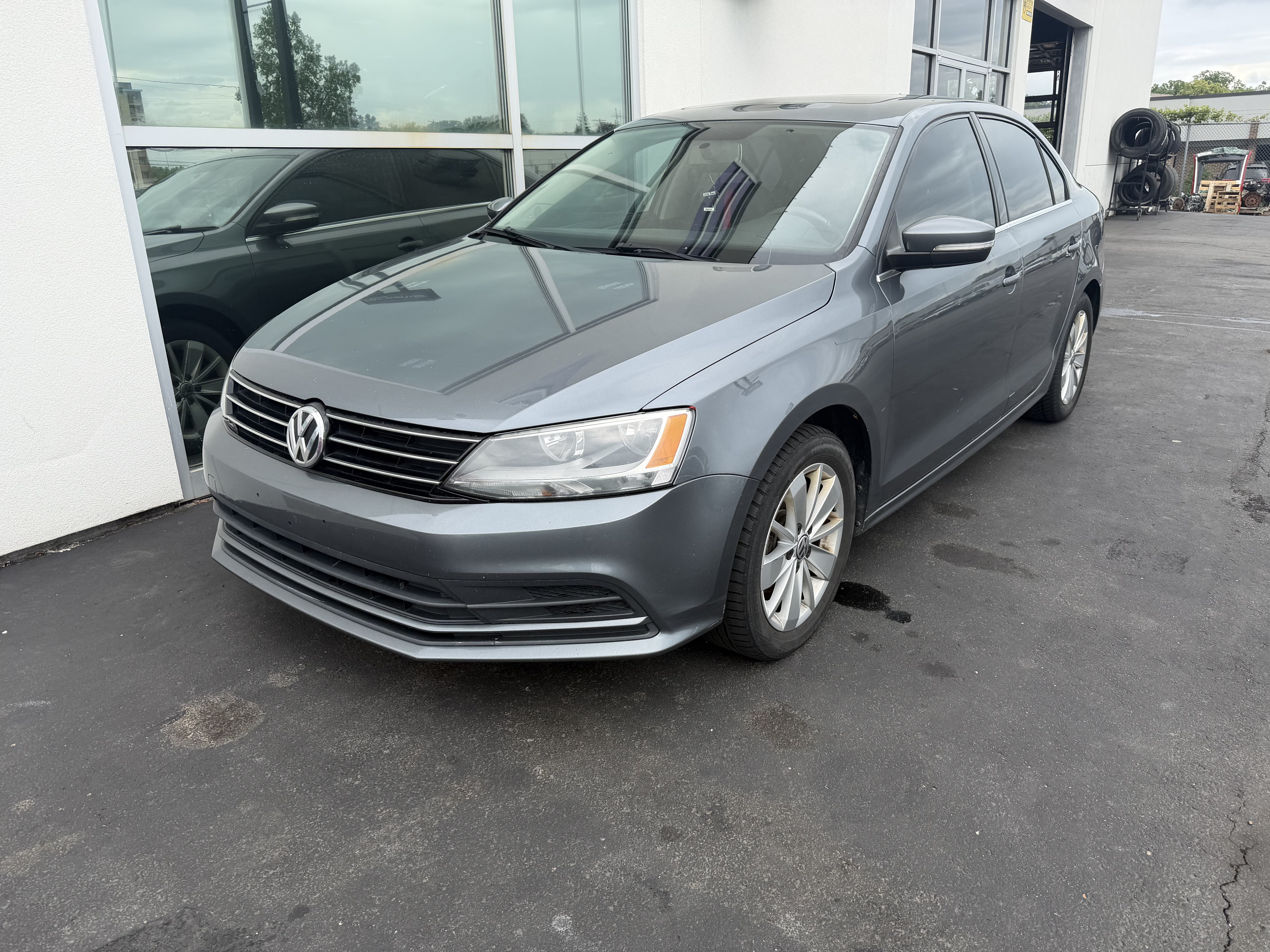 Used 2015 Volkswagen Jetta SE FWD image 1