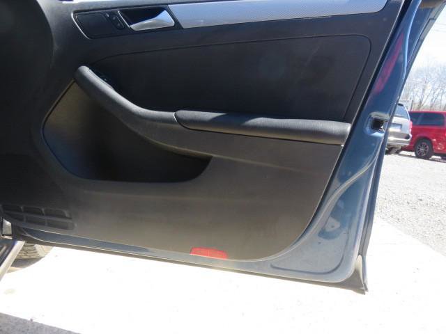 Used 2015 Volkswagen Jetta SE FWD image 17