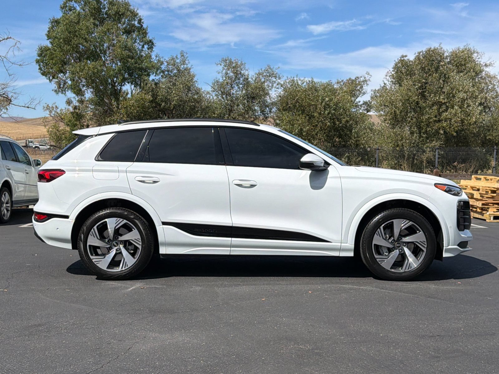 Used 2025 Audi Q6 e-tron Premium w/ Convenience Package AWD/4WD image 7
