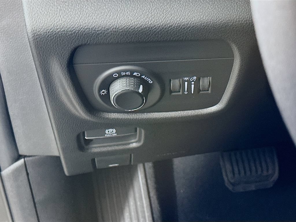 New 2026 Jeep Grand Cherokee Laredo AWD/4WD image 14