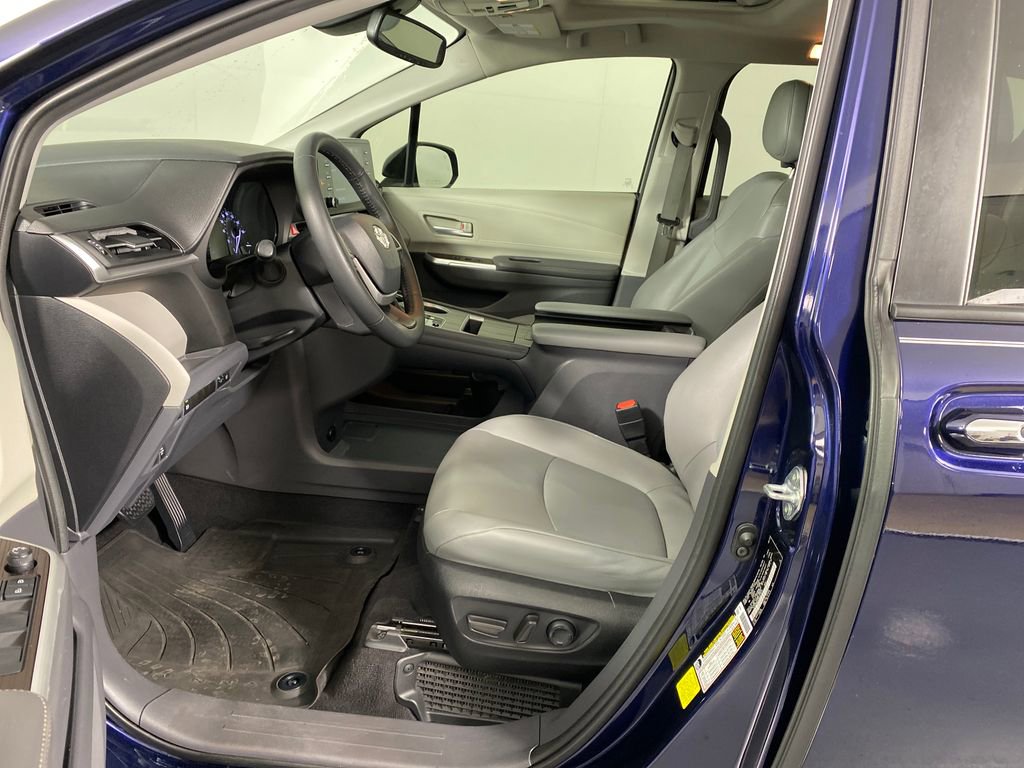 Certified 2022 Toyota Sienna XLE image 7