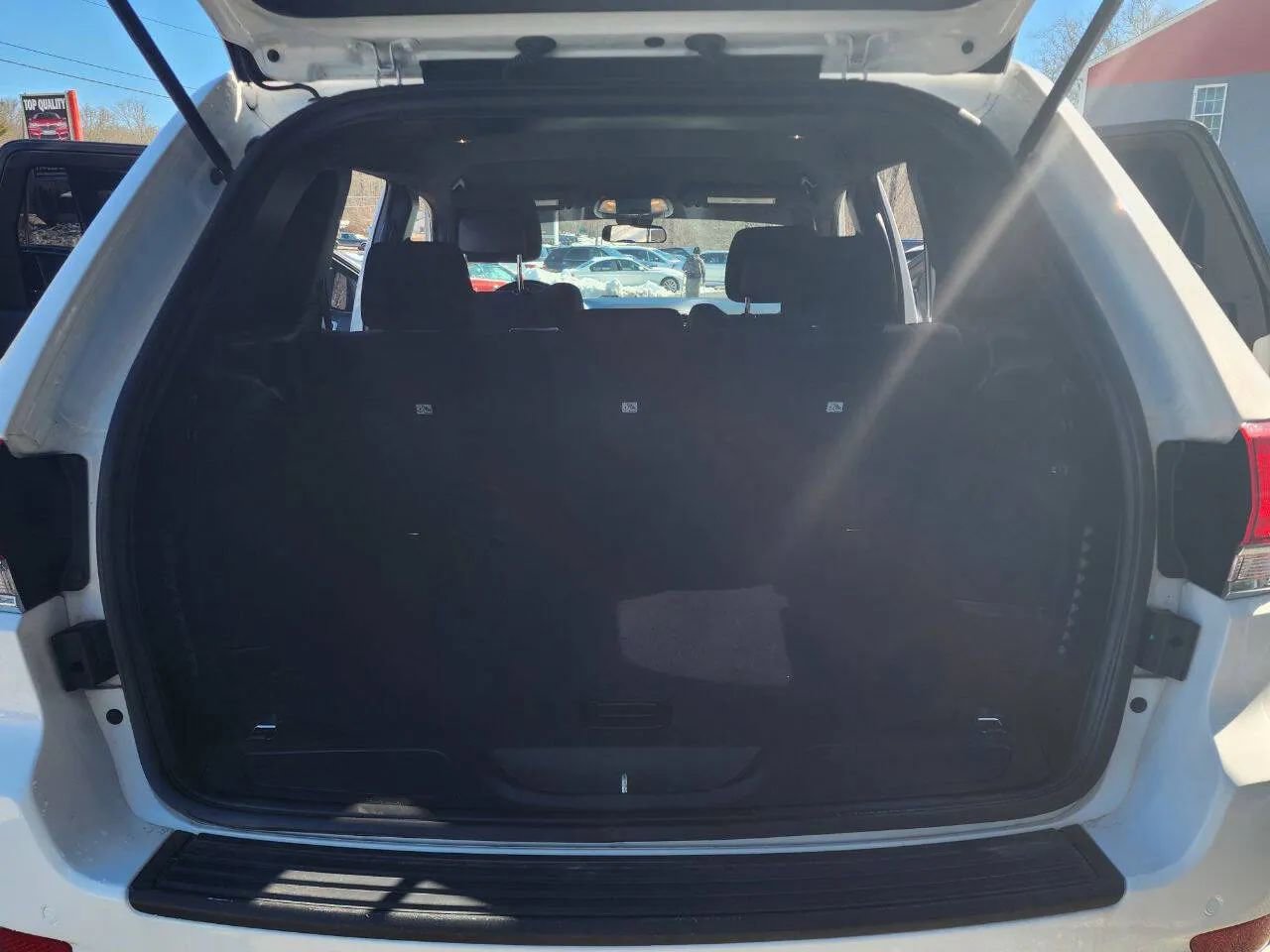 Used 2020 Jeep Grand Cherokee Laredo image 12