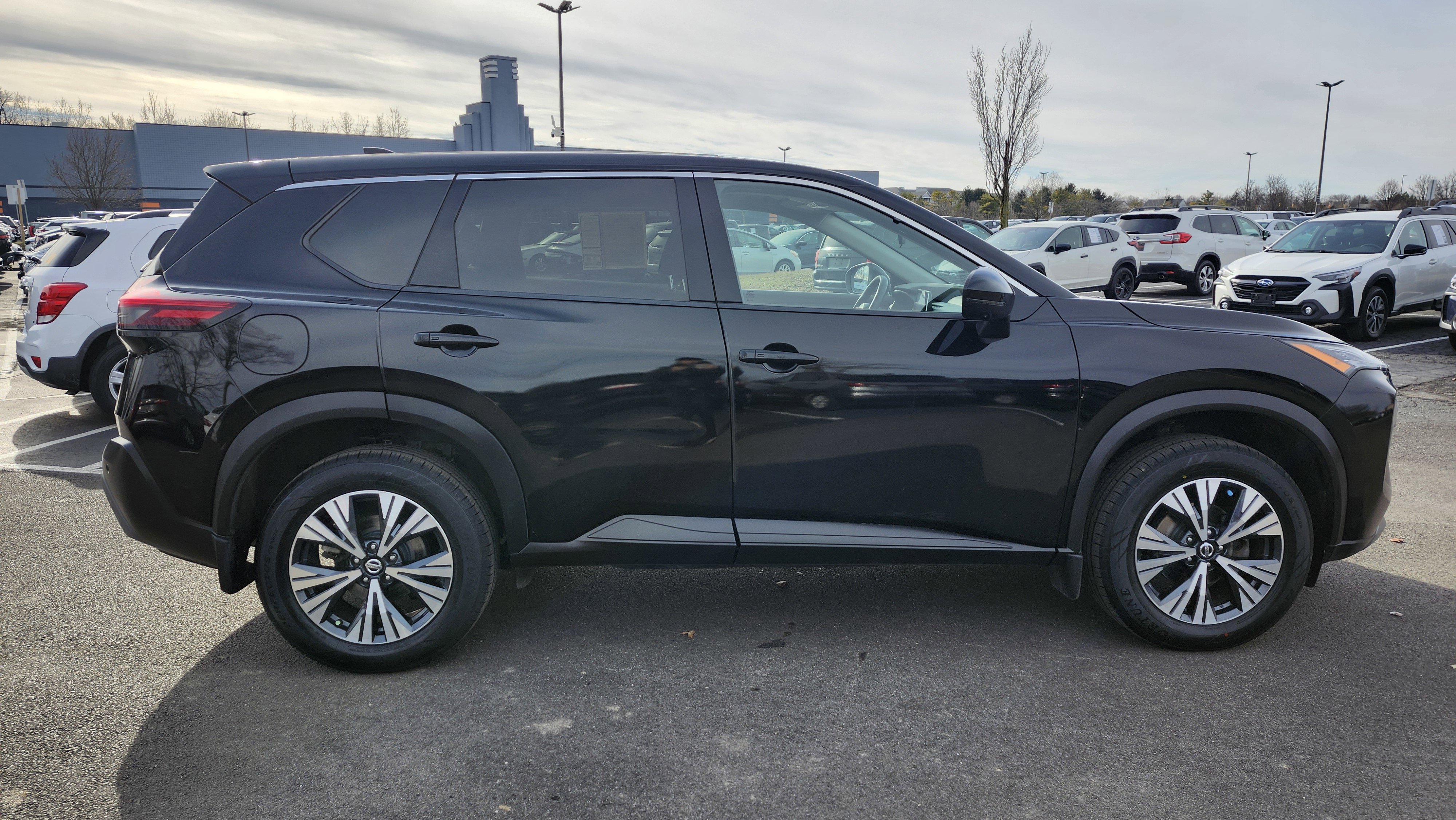 Used 2021 Nissan Rogue SV image 18