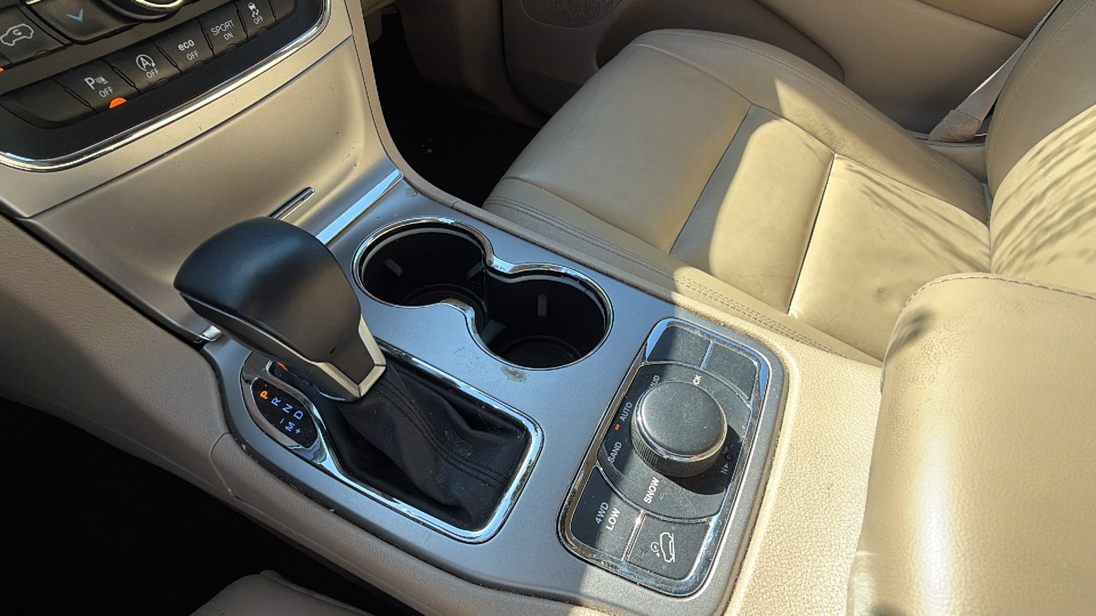 Used 2018 Jeep Grand Cherokee Limited AWD/4WD image 30