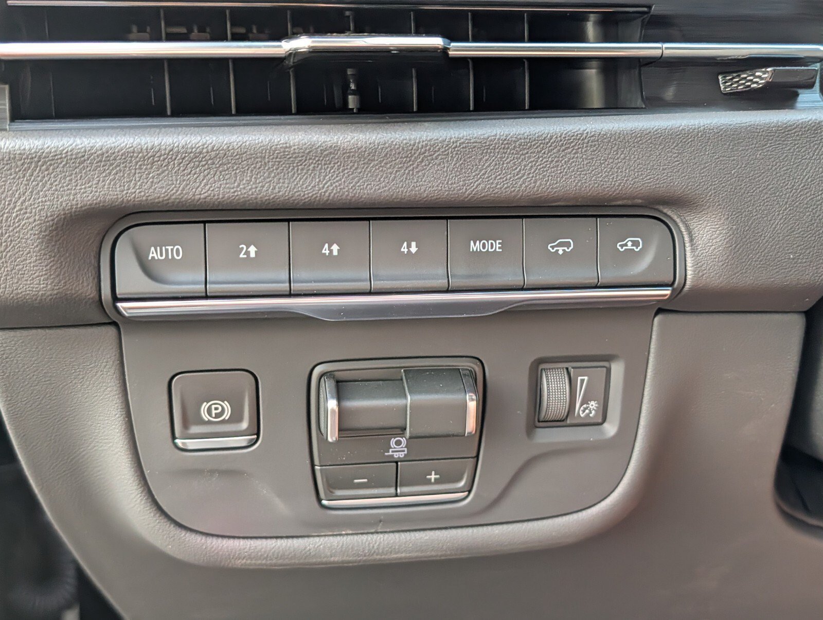 New 2026 Cadillac Escalade Sport w/ Touring Package AWD/4WD image 13