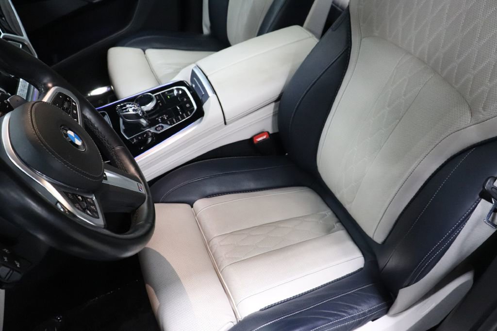 Used 2020 BMW X7 M50i w/ Dynamic Handling Package image 11