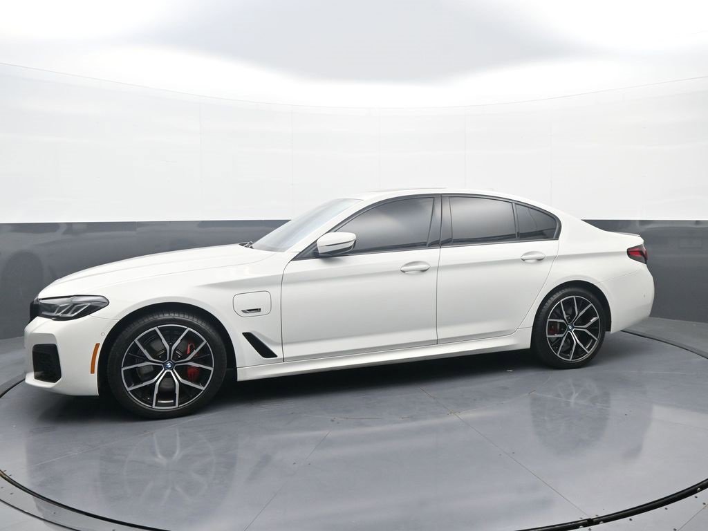 Used 2023 BMW 530e xDrive w/ Premium Package image 4