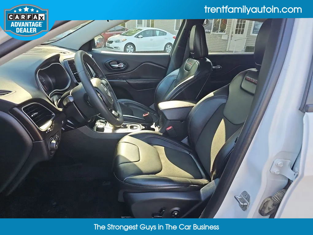 Used 2020 Jeep Cherokee Trailhawk image 11
