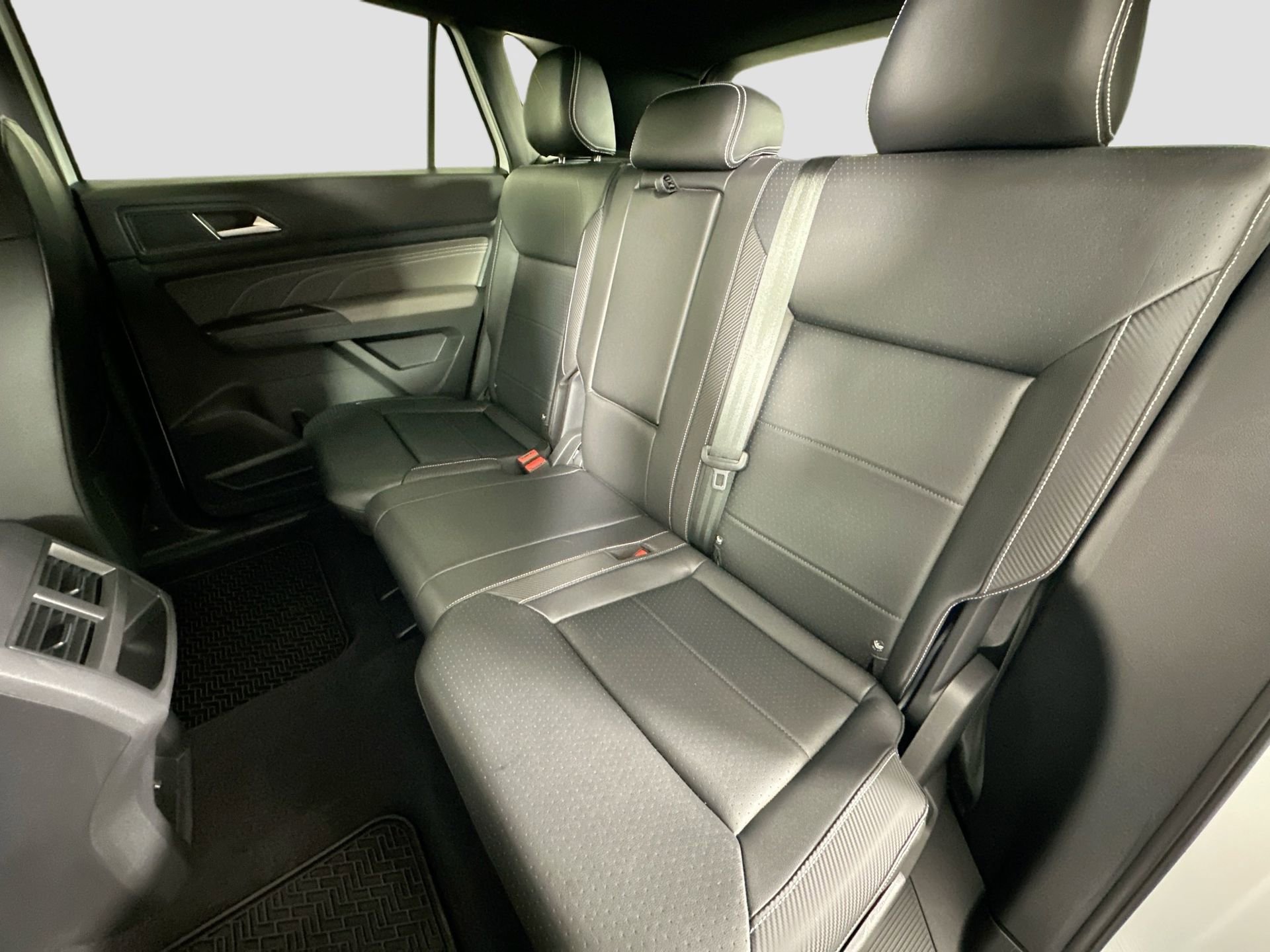 Certified 2021 Volkswagen Atlas Cross Sport SE image 22