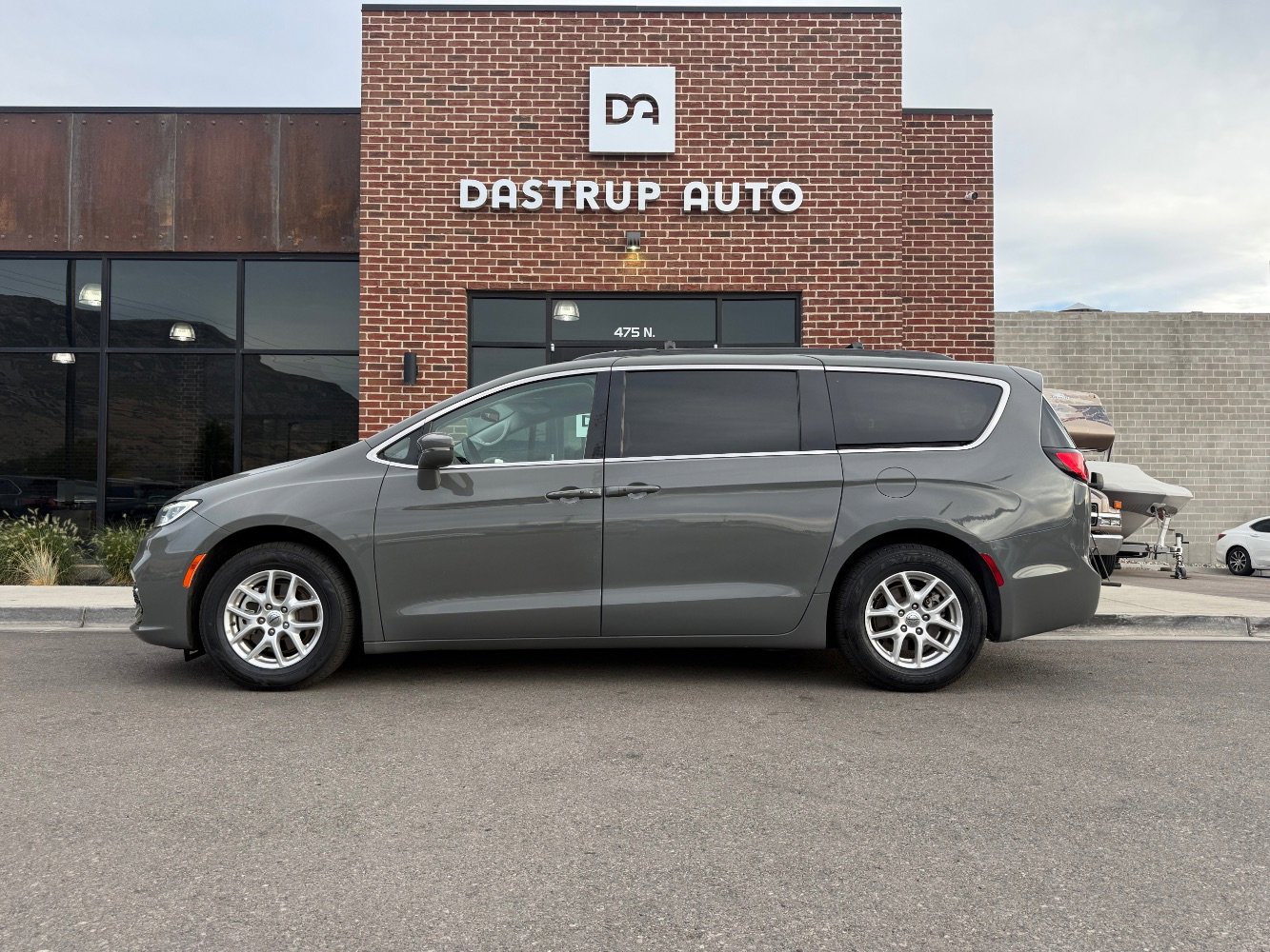 Used 2022 Chrysler Pacifica Touring-L image 18