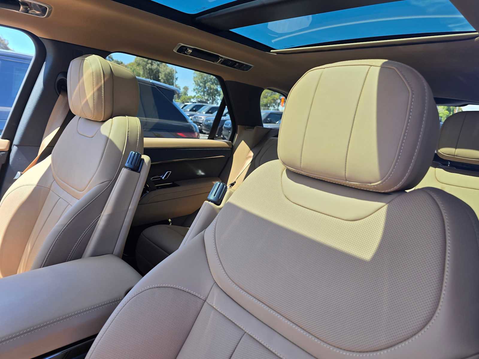 New 2025 Land Rover Range Rover Sport SE image 26