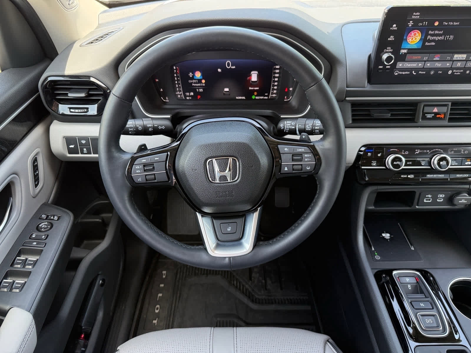 Used 2025 Honda Pilot Elite image 14
