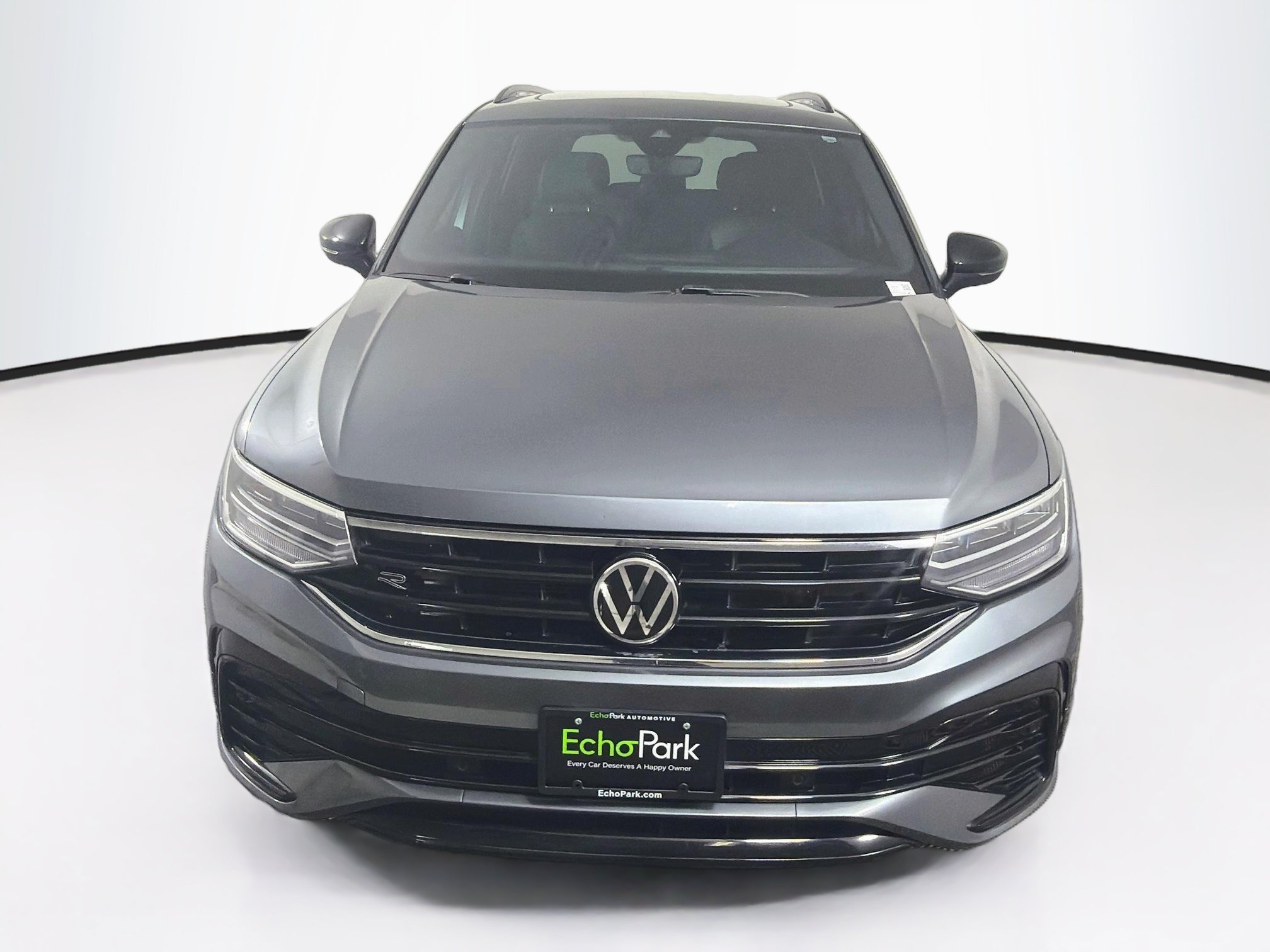 Used 2023 Volkswagen Tiguan SE R-Line FWD image 2