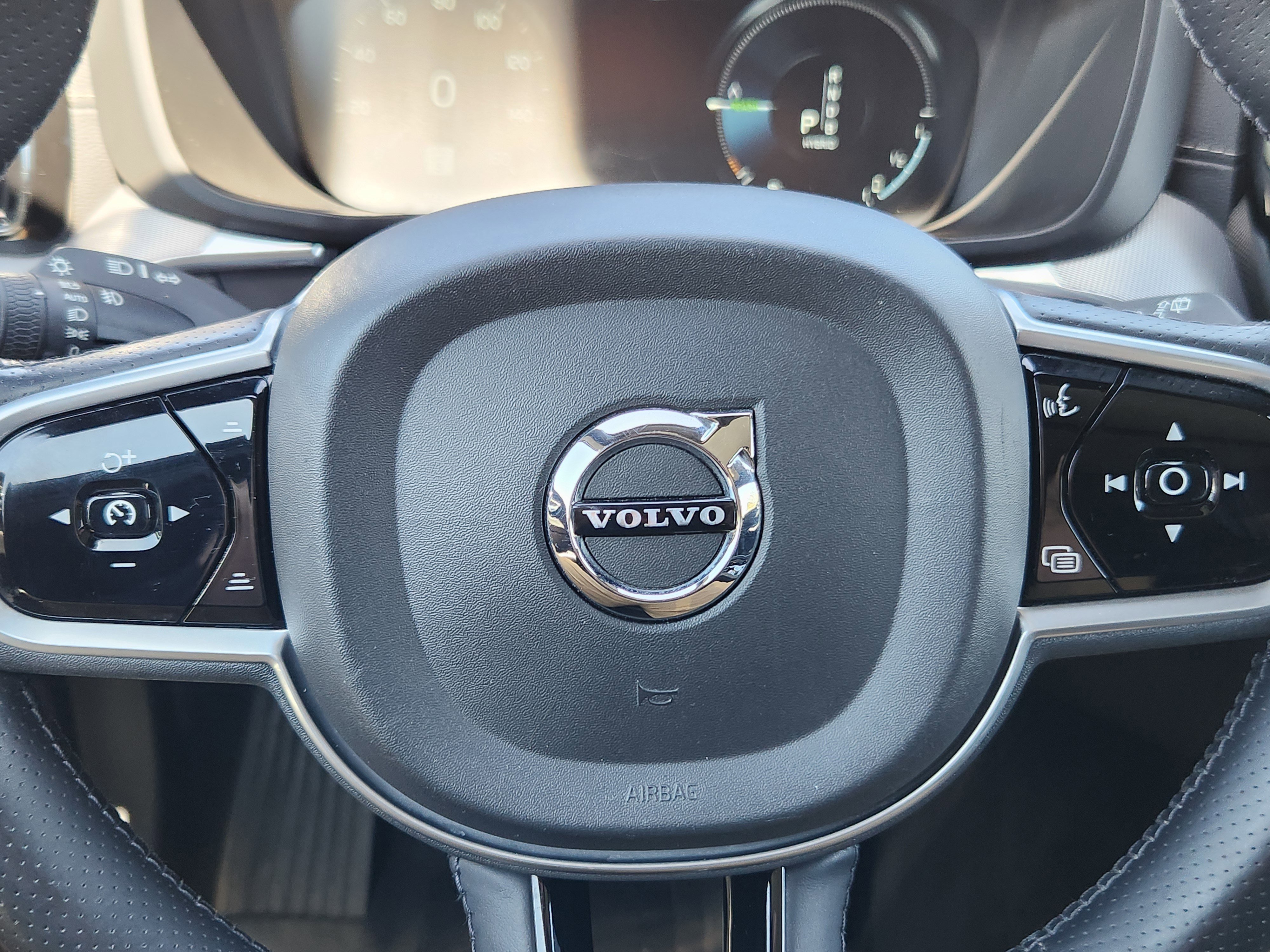 Used 2018 Volvo XC60 T8 Inscription w/ Luxury Seat Package AWD/4WD image 15