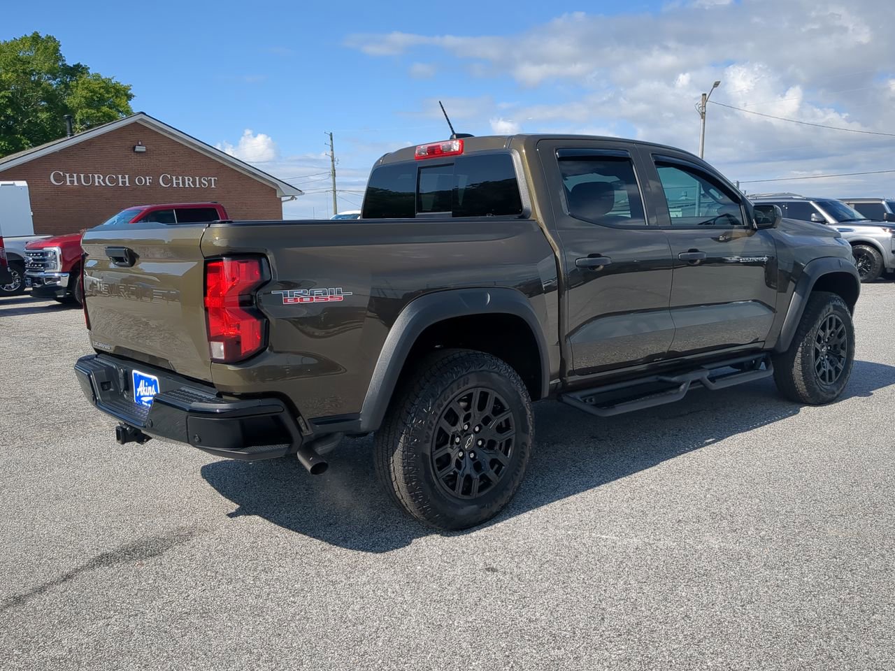 Used 2024 Chevrolet Colorado Trail Boss w/ Technology Package AWD/4WD image 3