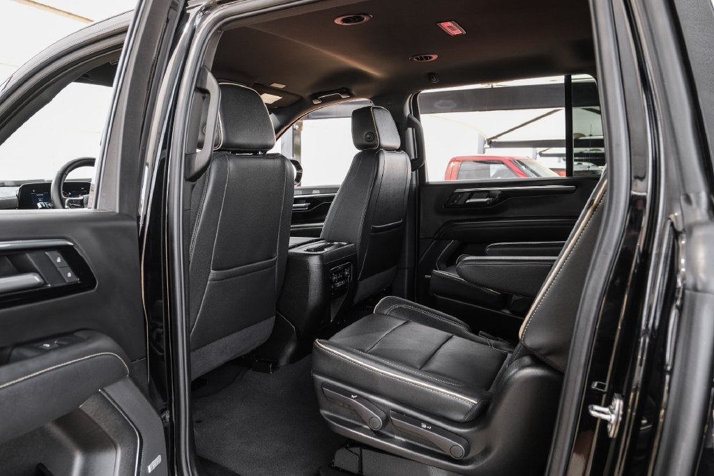 Used 2026 Chevrolet Suburban Premier AWD/4WD image 33