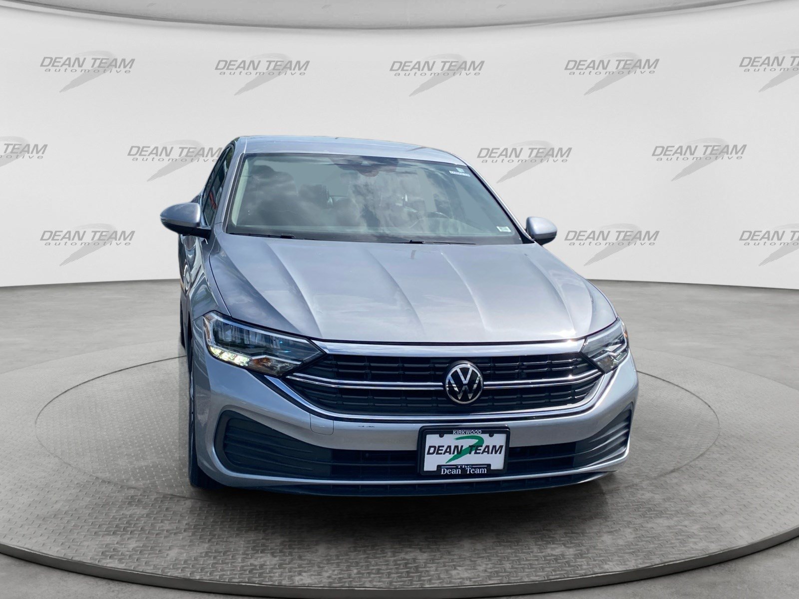 Used 2022 Volkswagen Jetta SE FWD image 2